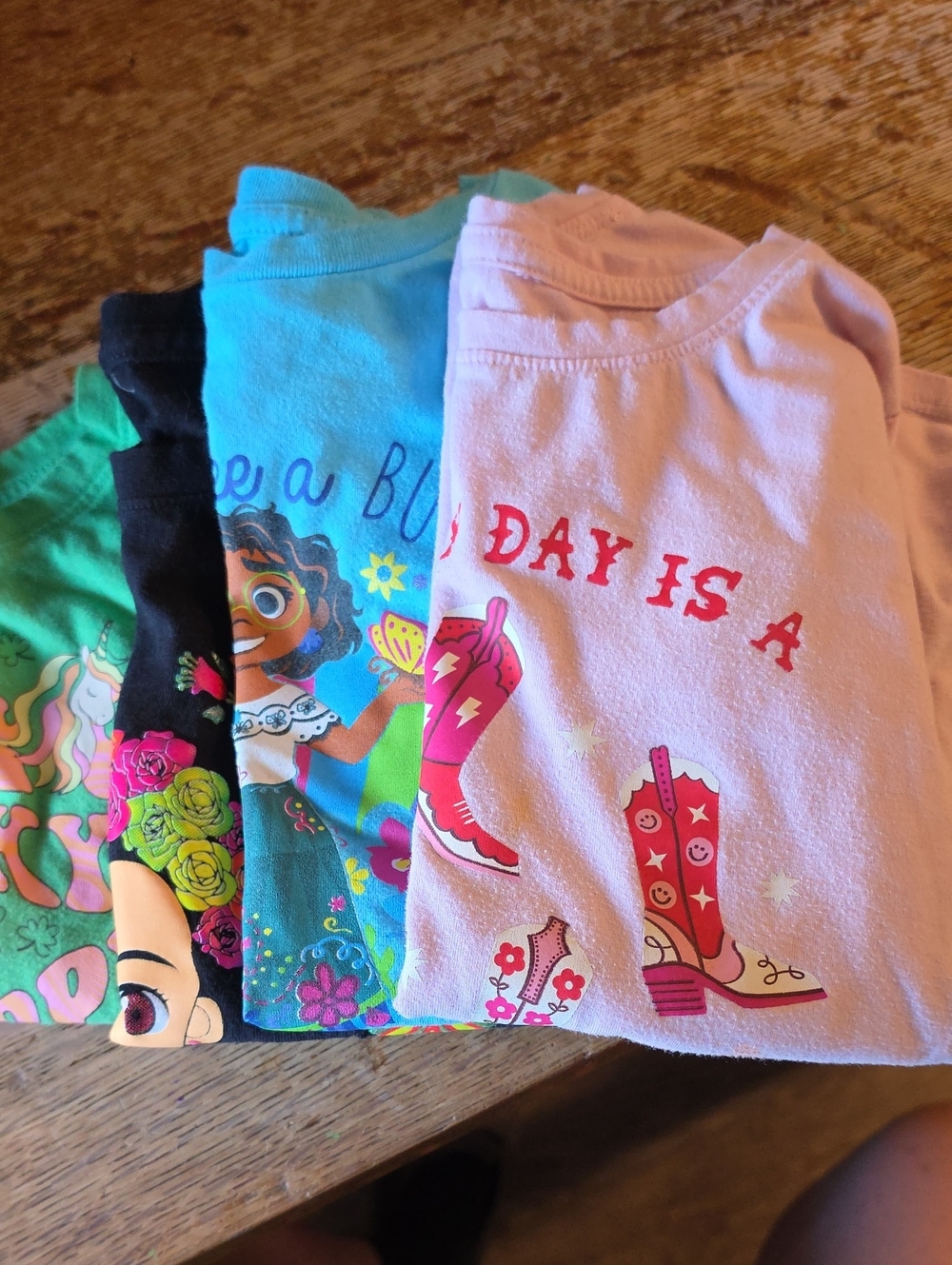 Girl's Short Sleeve Shirts